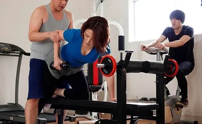 ông xã phát hiện bà xã vụng trộm với huấn luyện viên thể hình