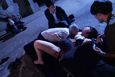 Nữ điều tra viên điều tra nhóm tội phạm hiếp dâm nhưng còn non và xanh lắm