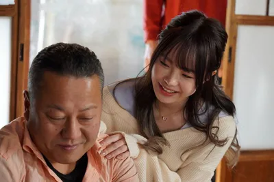 Anh chồng yêu rơi vào lưới tình của cô em dâu hư đốn trong chuyến về quê