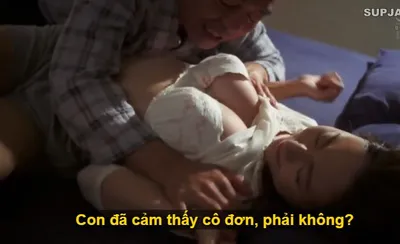 Thấy con trai mải mê việc làm khiến người yêu con trai cô lập đơn độc, bố chồng liều lĩnh đè ép con dâu ra.