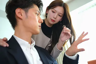 Người vợ đi đi giã ngoại, ông chồng ở nhà bị nhỏ em vợ yêu gạ xxx không trượt phát nào