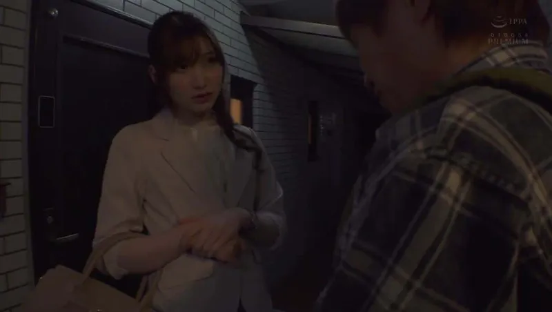 Em hotgirl cạnh nhà tốt bụng mời vào nhà vì mất chìa khóa