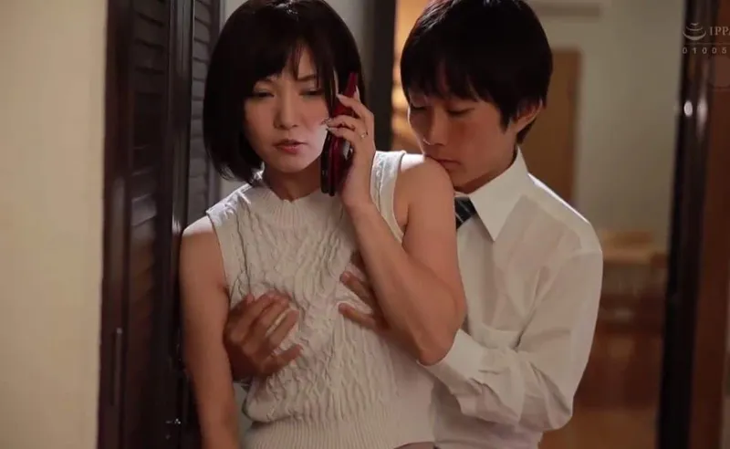 Chồng yêu đi đánh golf, bà xã ở nhà dẫn trai trẻ về quan hệ cho sướng