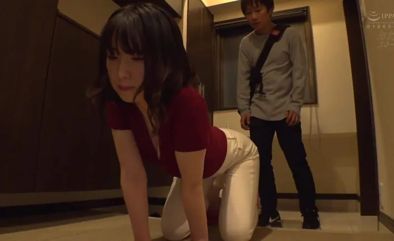 Cô nàng nhà bên thiếu thốn và cậu sinh viên trúng độc đắc cạnh bên