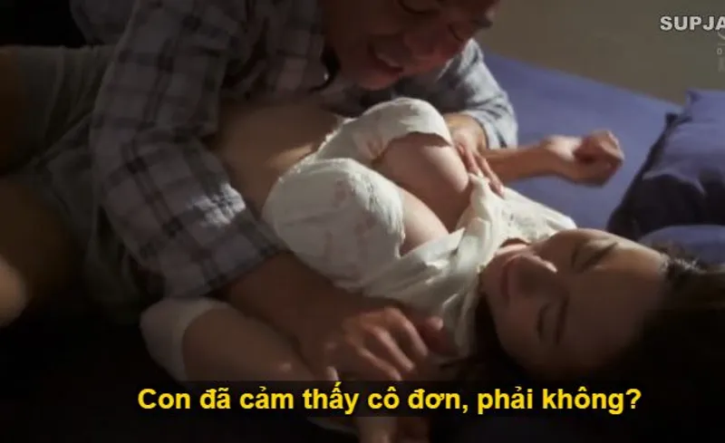 Thấy con trai mải mê việc làm khiến người yêu con trai cô lập đơn độc, bố chồng liều lĩnh đè ép con dâu ra.